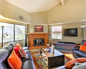 Borrego Springs Condo with Private Hot Tub and Views! - Borrego Springs - Living room