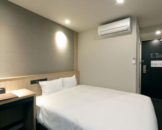 At Inn Hotel Toyotashi Eki - Toyota - Slaapkamer