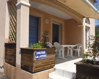 Quiet house in the garrigue, 20 minutes from the beach (6 people) - Béziers - Innenhof