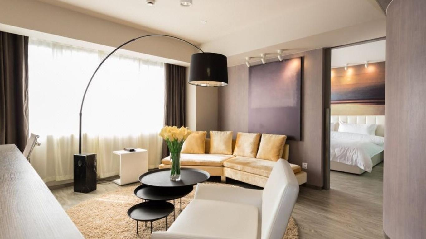 Jinjiang Metropolo Shanghai Xujiahui Nanhuating Hotel