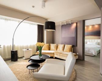 Jinjiang Metropolo Shanghai Xujiahui Nanhuating Hotel - שנחאי - סלון
