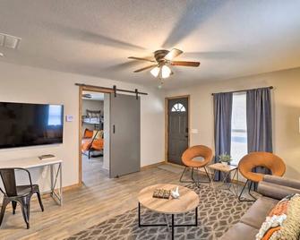 Historic West Plains Home: Walk To Msu + Dtwn - West Plains - Huiskamer