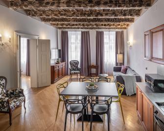 Chateau 9 Apartments by Adrez - Praga - Comedor
