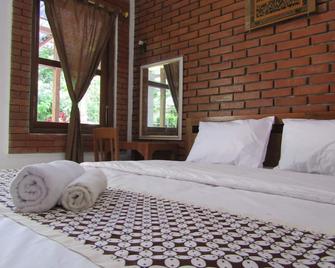 Penginapan Udin Syariah Bukit Rhema - Magelang - Schlafzimmer