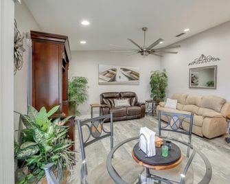 4 Mi to Lake Havasu Home with Hot Tub and Pool - Lake Havasu City