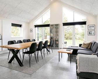 10 person holiday home in Thisted - Nørre Vorupør - Comedor
