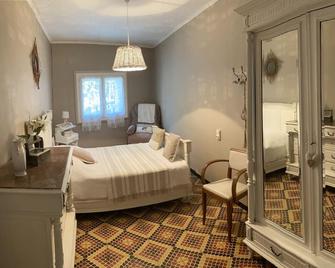 Detached country house, in the heart of the vineyards, 6km from the beach at meze - Villeveyrac - Habitación