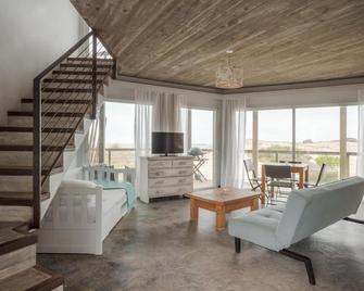 Maradentro Apart Hotel & Suites - Punta del Diablo - Living room