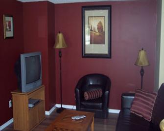 Canadian Rockies Chalets - Canmore - Living room