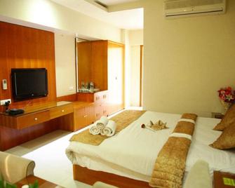 Hotel Silver Palace - Jalgaon - Bedroom