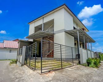 OYO 94779 Alif Guest House Syariah - Lhonga - Building