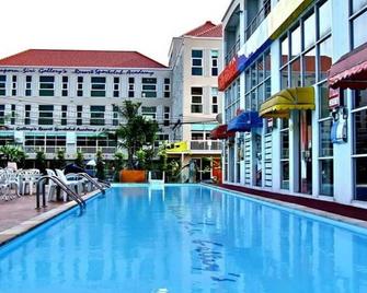 N Siri Resort & Hotel - Bangkok - Piscina