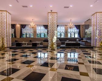 Ramada by Wyndham Baku - Baku - Lobby