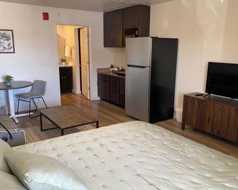1-bedroom suite on 1st Fl. in Green River with AC, WiFi, a kitchen and laundry. - Green River - Habitación