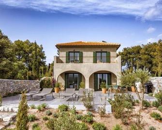 Villa Mandras - Two Bedroom Villa, Sleeps 4 - Kothreas - Edificio