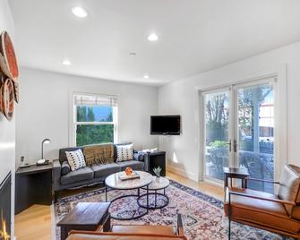 Auberge Sonoma North Suite - Includes Wine Tasting Passport - Sonoma - Living room