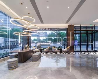 Home Inn Plus Shanghai New International Expo Center Gaoke West Road Metro Station - Shanghai - Lobby