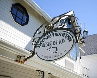 Hounds Tooth Inn - Oakhurst - Building