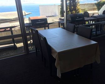 Breezbay Seaside Resort Atami - אטאמי - מרפסת