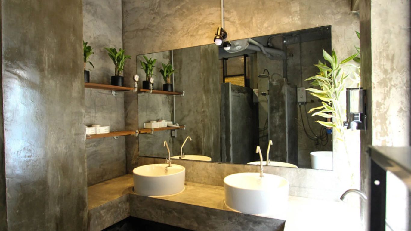 통로 트래블러즈 호스텔 앤드 카페