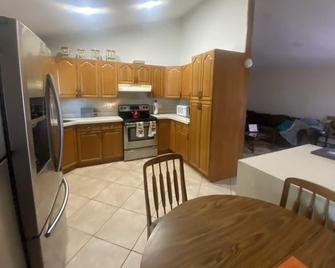 Lovely 2 bedroom vacation apartment - Patchogue - Kitchen