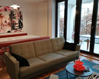exklusive FeWo in Architekten-Villa - Meiningen - Huiskamer