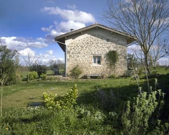 Exceptional site for those who love the countryside, nature, calm, peace - Gontaud-de-Nogaret - Edificio
