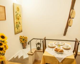 Bed And Breakfast Loggetta - Tarquinia - Dining room