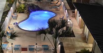 拉雷多唐普雷斯萬豪套房酒店 - 拉雷多 - 拉雷多 - 游泳池