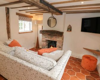 Auld Cottage - Newark-on-Trent - Living room