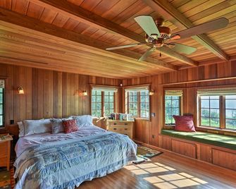 Forested Gold Beach House w/ Panoramic Ocean Views - Gold Beach - Chambre