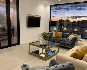Rural house 8 minutes from Aranjuez - Aranjuez - Living room