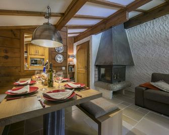 Résidence Améthystes A14 ski-in ski-out - Happy Rentals - Chamonix - Dining room