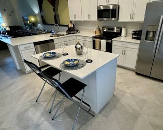 Lovely condo with a beautiful view at The National Golf & C.C. at Ave Maria - Immokalee - Kitchen