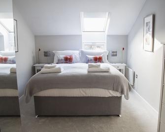 Deluxe 2 Bedroom Apartment - Harrogate - Bedroom