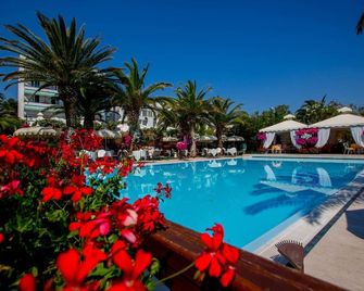 Lh Mion Hotel - Silvi Marina - Piscina