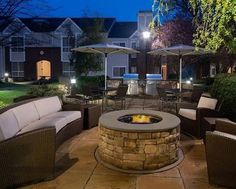 Minutes to The Parthenon Nashville! 2 Pet-friendly Units w/ Free Breakfast - 布倫特伍德 - 天井
