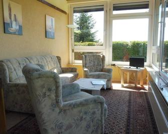 Holiday house Beetzsee for 1 - 4 persons with 2 bedrooms - Holiday home - Beetzseeheide - Sala de estar