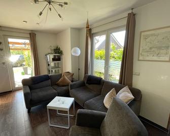 Ferienhaus am Saaler Bodden - Saal - Sala de estar