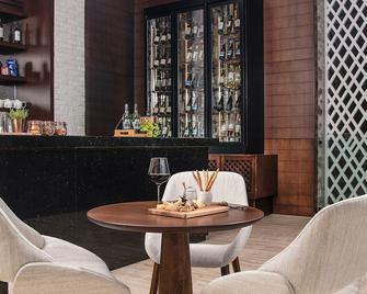 Al Jaddaf Rotana Suite Hotel - Dubai - Bar