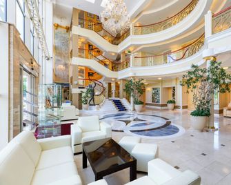 MCC Mazurkas Conference Centre & Hotel - Ozarow Mazowiecki - Lobby