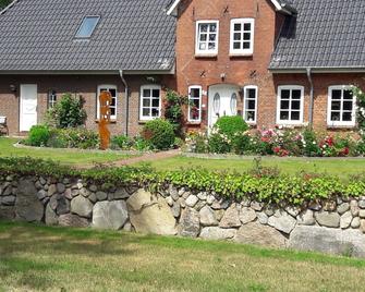 Ferienwohnung Bi-anne-to-huus - Langenhorn - Gebäude