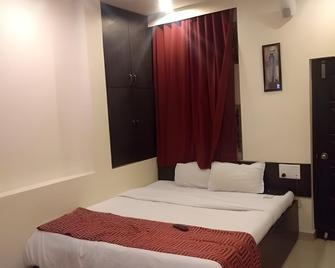 Vitthal Inn - Pandharpur - Bedroom