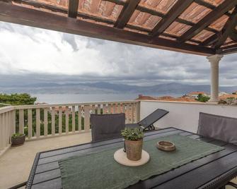 Apartments Jurica - Postira - Μπαλκόνι