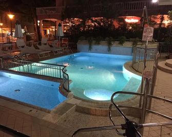 Hotel Villa Verde - San Mauro a Mare - Pool