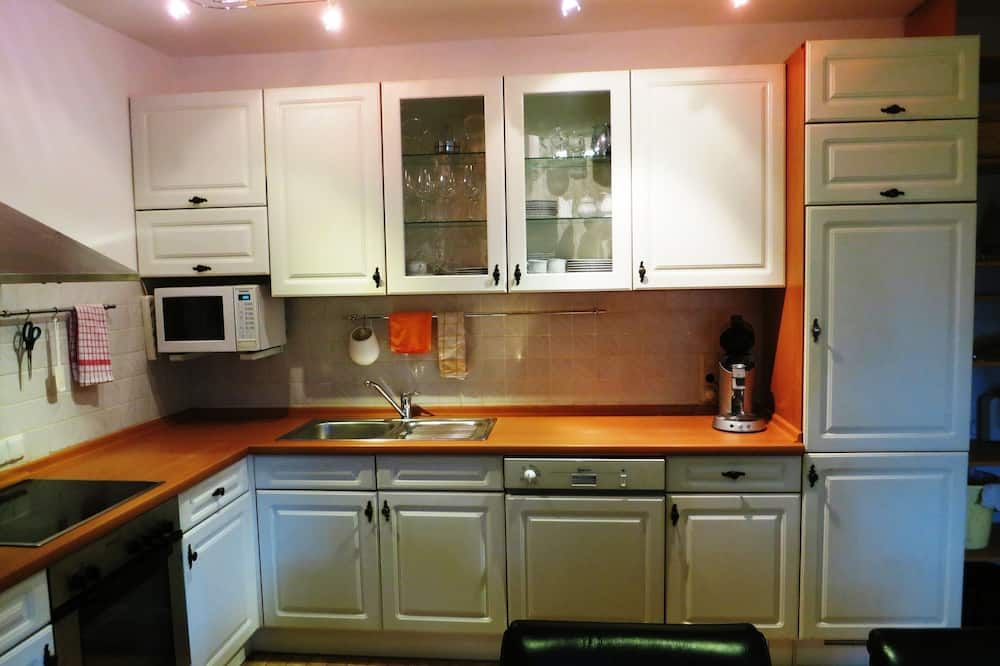 90 sqm vacation and Exhibition bungalow, 4 rooms, 6 people, kitchen and garden - Düsseldorf - Kitchen