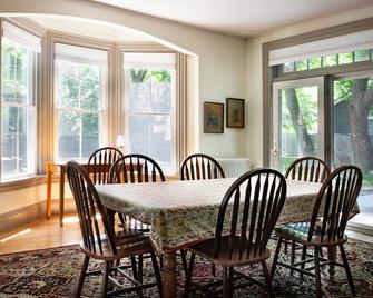 Historic 1850 's Spacious Home-2 Blocks From Belfast Village And The Bay - Belfast - Dining room