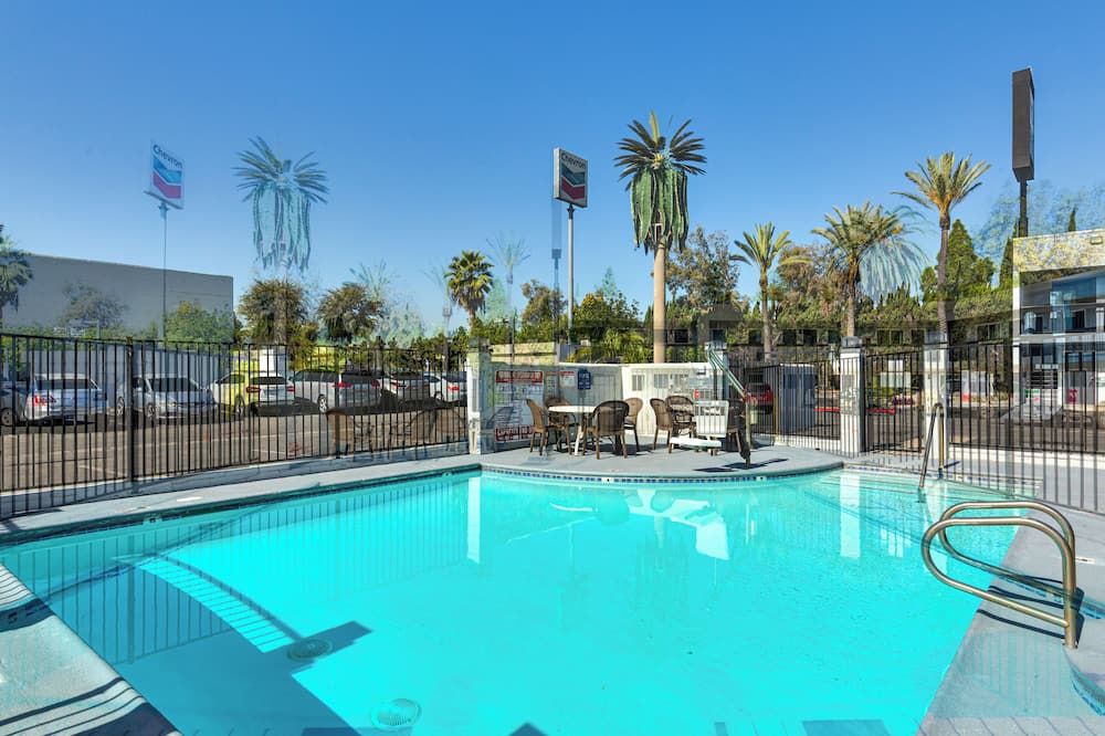 Hotel Seville - Ontario Airport/Chino - אונטריו - בריכה