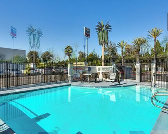 Hotel Seville - Ontario Airport/Chino - Ontario - Pool