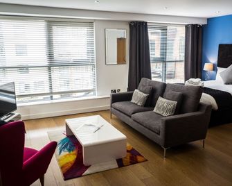 Kspace Serviced Apartments West One - Sheffield - Living room